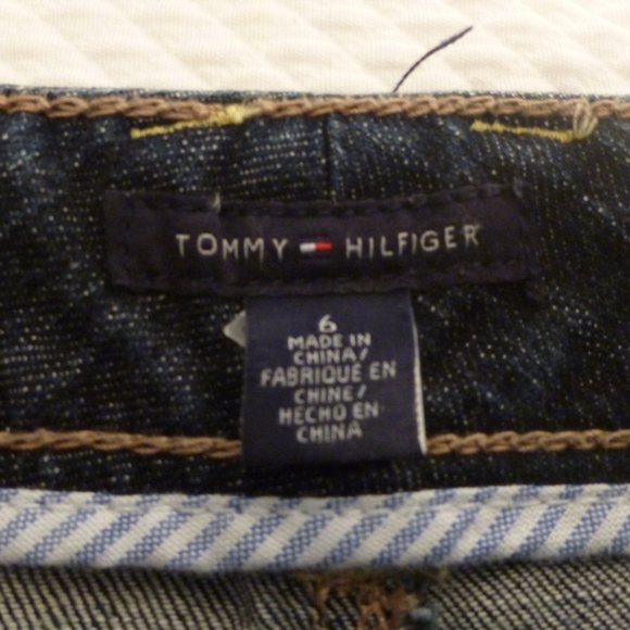 Tommy Hilfiger Denim Capris, Like New, Size 6 - Picture 4 of 14